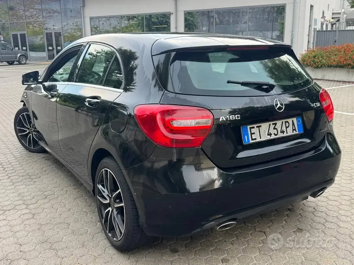 Usata Mercedes A180 109 CV (80 kW) 2013 Nero Utilitaria