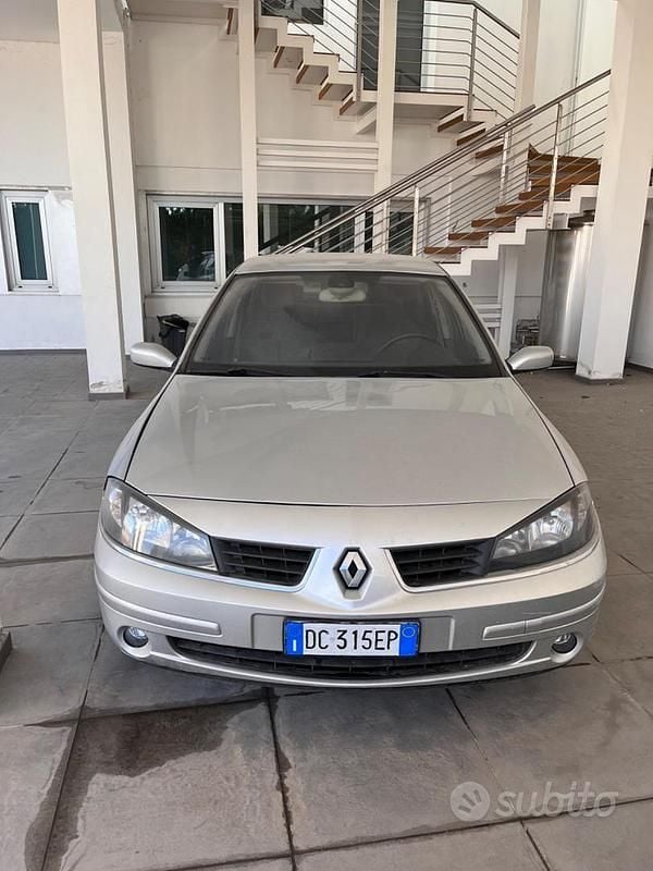 Usata Renault Laguna 130 CV (95 kW) 2022 Grigio Berlina