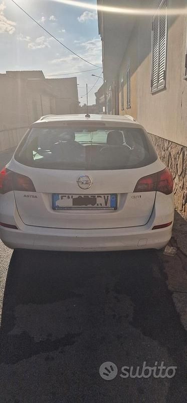Usata Opel Astra 110 CV (80 kW) 2013 Bianco Station wagon