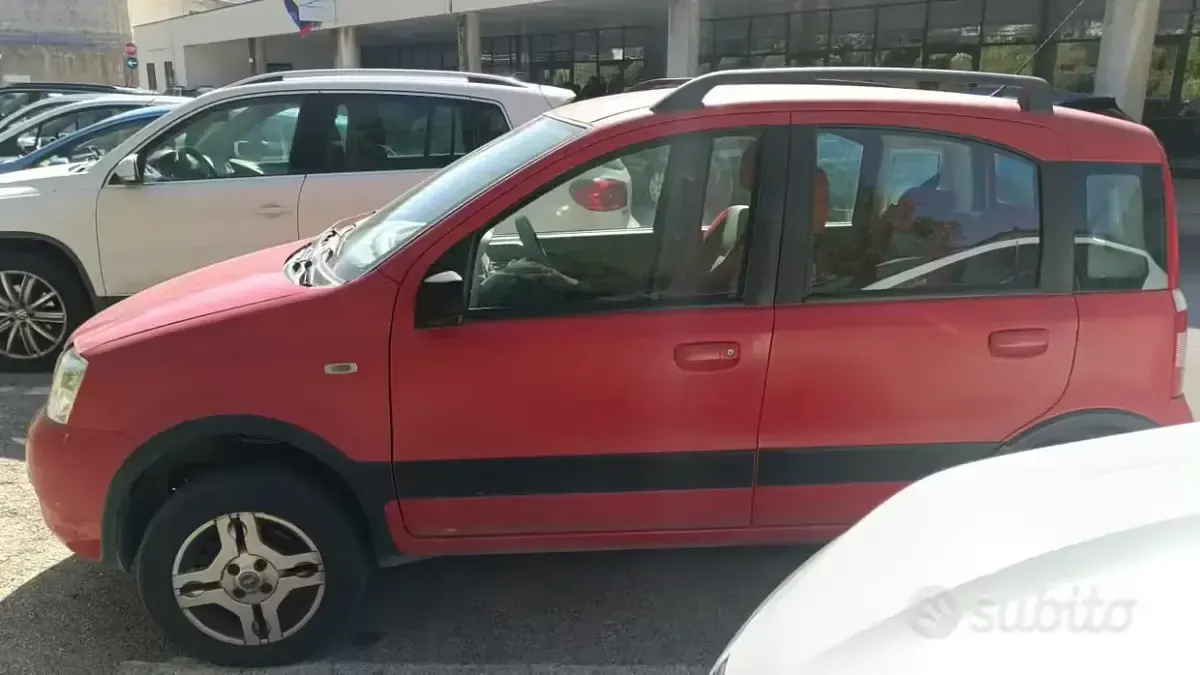 Usata Fiat Panda 4x4 69 CV (50 kW) 2005 Rosso Utilitaria