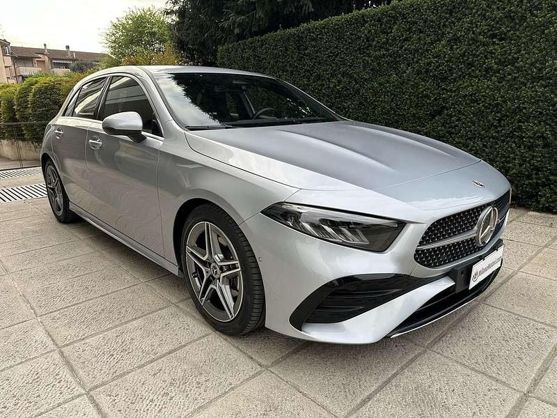 Usata Mercedes A180 AMG Line Premium 136 CV (100 kW) 2025 Nero cosmo Berlina