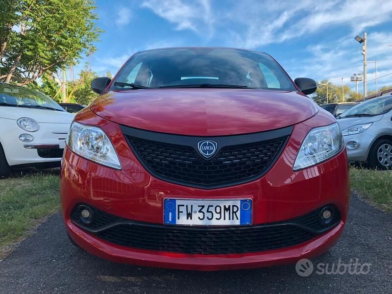 Usata Lancia Ypsilon Gold 69 CV (50 kW) 2019 Rosso Utilitaria