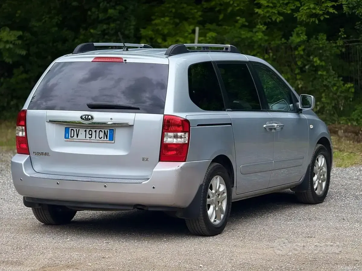 Usata Kia Carnival 185 CV (136 kW) 2009 Grigio Monovolume