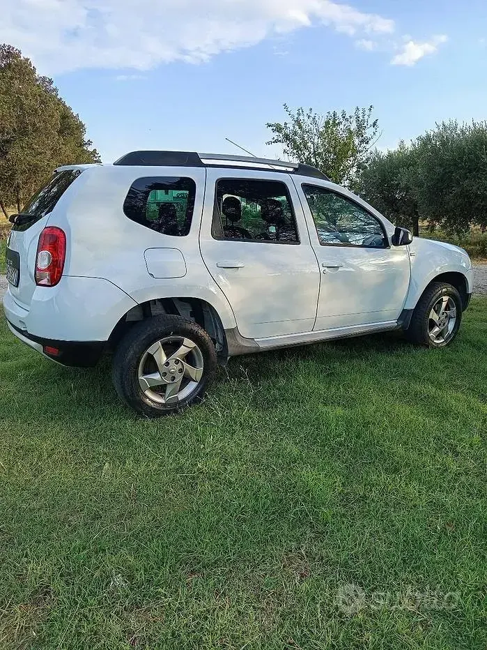 Usata Dacia Duster Lauréate 110 CV (80 kW) 2013 Bianco SUV