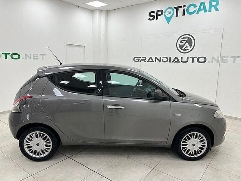 Usata Lancia Ypsilon Silver 95 CV (69 kW) 2016 Grigio Utilitaria