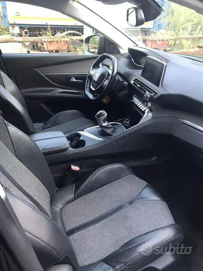 Usata Peugeot 5008 Active 120 CV (88 kW) 2018 Nero SUV
