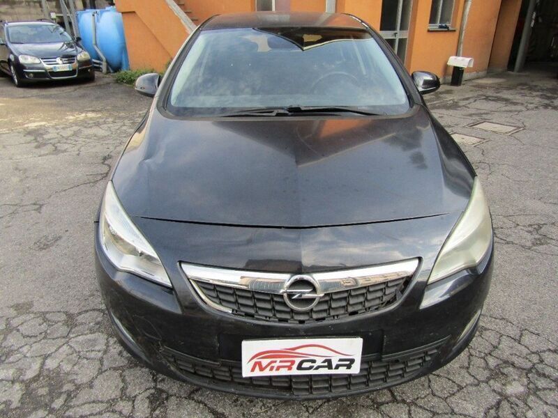 Usato 2010 Opel Astra 1.4 Benzin 101 CV (3.999 €)