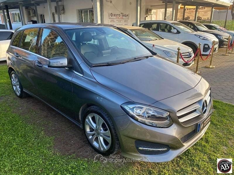 Usata Mercedes B180 Premium 110 CV (80 kW) 2016 Gray Monovolume