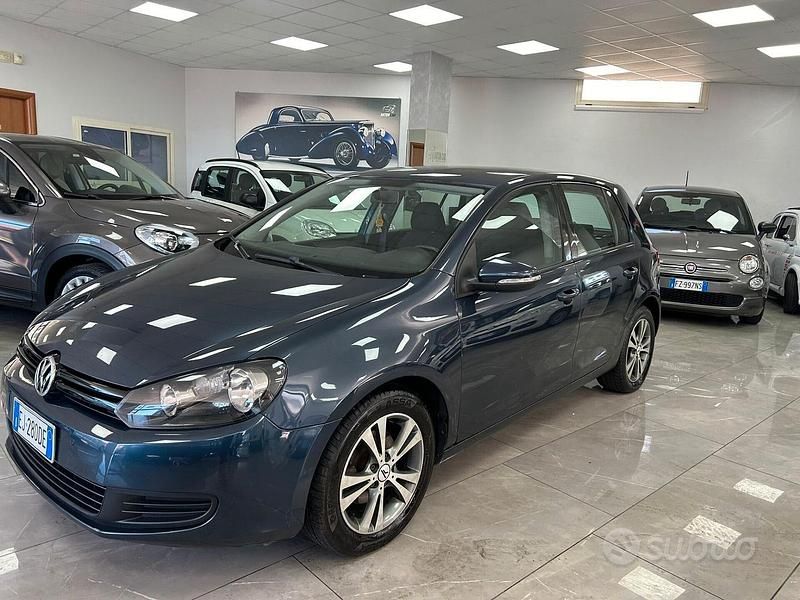 Blu Usata 2009 VW Golf Comfortline Tre volumi | 4000 € (Buon prezzo) - Immagine 1/4