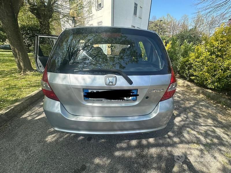Usata Honda Jazz 78 CV (57 kW) 2002 Grigio Utilitaria