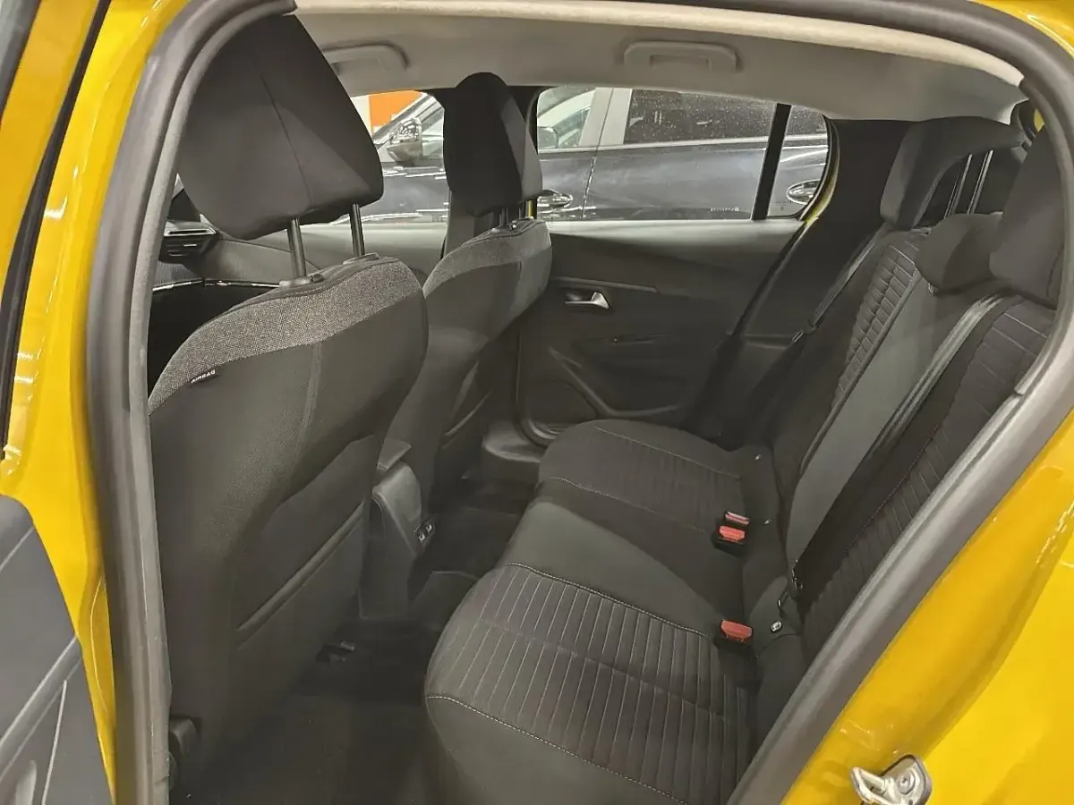 Käytetty Peugeot e-208 Active 100 kW (136 HP) 2021 Keltainen Viistoperä