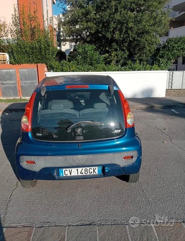 Usata Peugeot 107 68 CV (50 kW) 2005 Blu Utilitaria