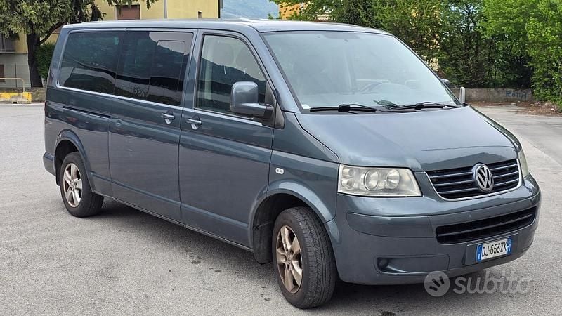 Usata VW Caravelle 131 CV (96 kW) 2008 Furgone