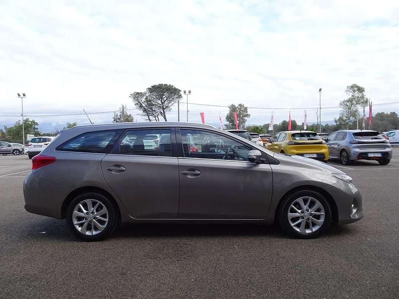 Usata Toyota Auris Active 90 CV (66 kW) 2014 Grigio Station wagon