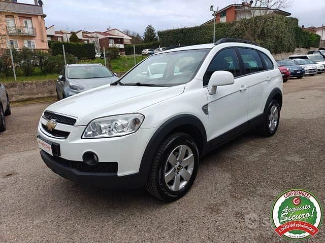 Usata Chevrolet Captiva LS 126 CV (92 kW) 2011 Bianco SUV