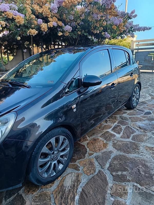 Usata Opel Corsa 95 CV (69 kW) 2010 Nero Berlina