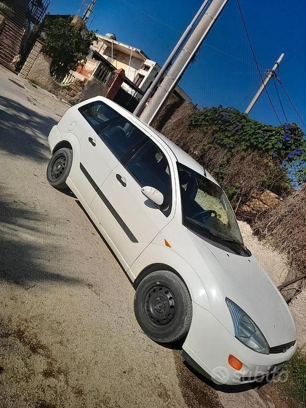 Bianco Usata 2003 Ford Focus Station wagon | 950 € (Buon prezzo) - Immagine 1/1