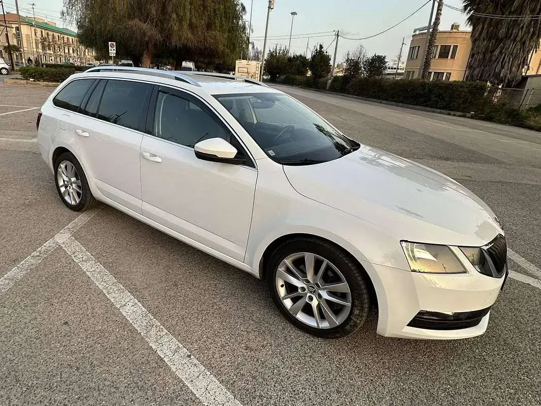 Usado Skoda Octavia G-TEC Ambition 131 CV (96 kW) 2020 Blanco Familiar