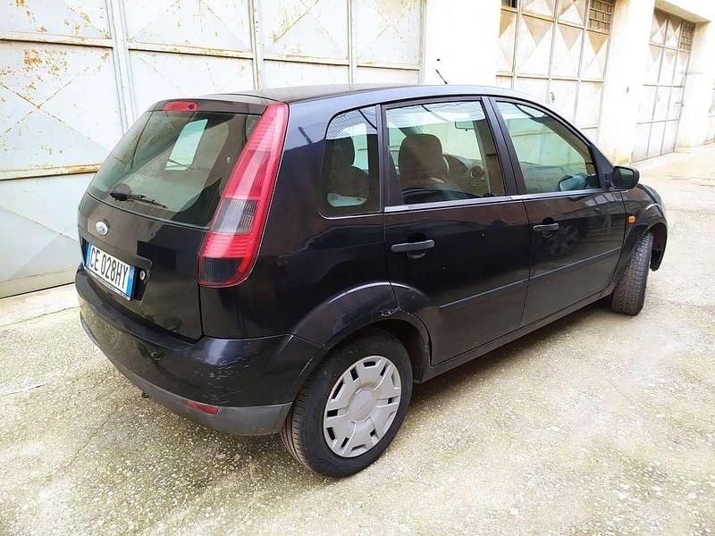 Usata Ford Fiesta 68 CV (50 kW) 2003 Nero Utilitaria