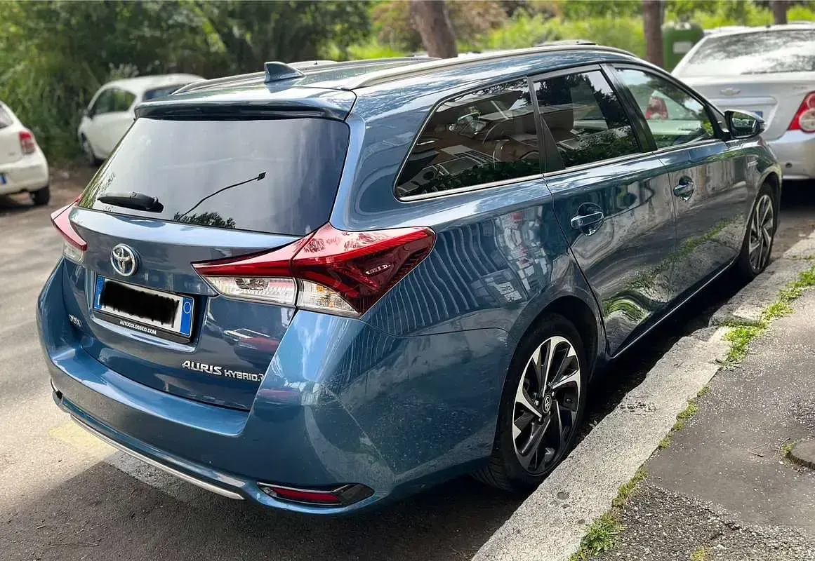 Usata Toyota Auris Touring Sports Business Edition 136 CV (100 kW) 2015 Station wagon