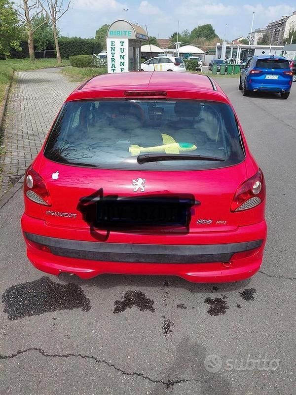 Begagnad Peugeot 207 88 HK (64 kW) 2009 Röd Sedan