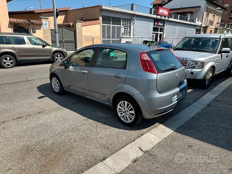 Usata Fiat Grande Punto Emotion 95 CV (69 kW) 2006 Grigio Utilitaria