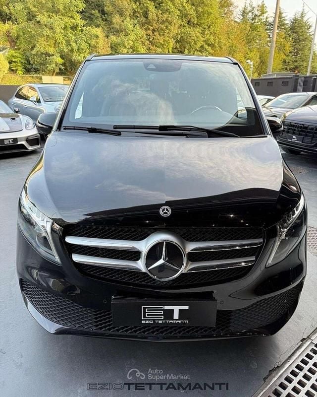 Usata Mercedes V300 Premium 237 CV (174 kW) 2023 Nero Monovolume