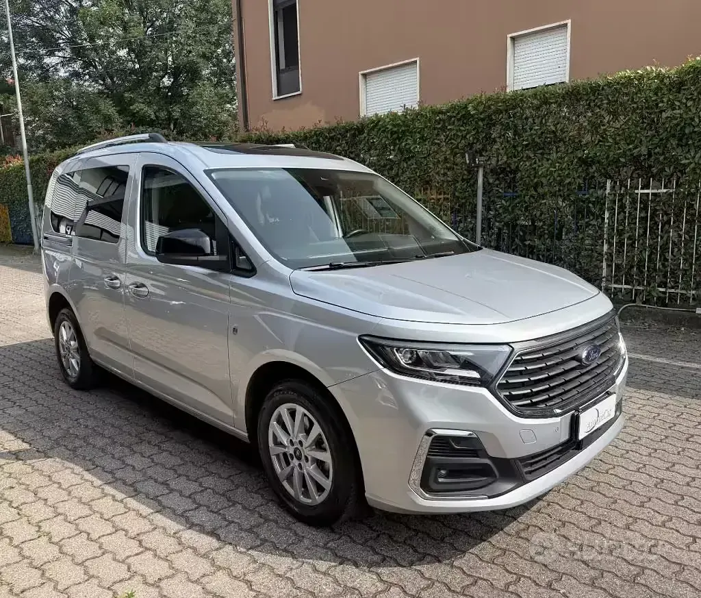 Käytetty Ford Tourneo Connect 102 HP (75 kW) 2024 Harmaa Tila-auto