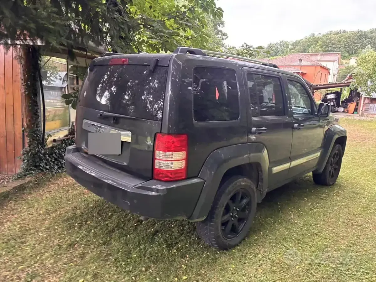 Usata Jeep Cherokee 200 CV (147 kW) 2011 SUV