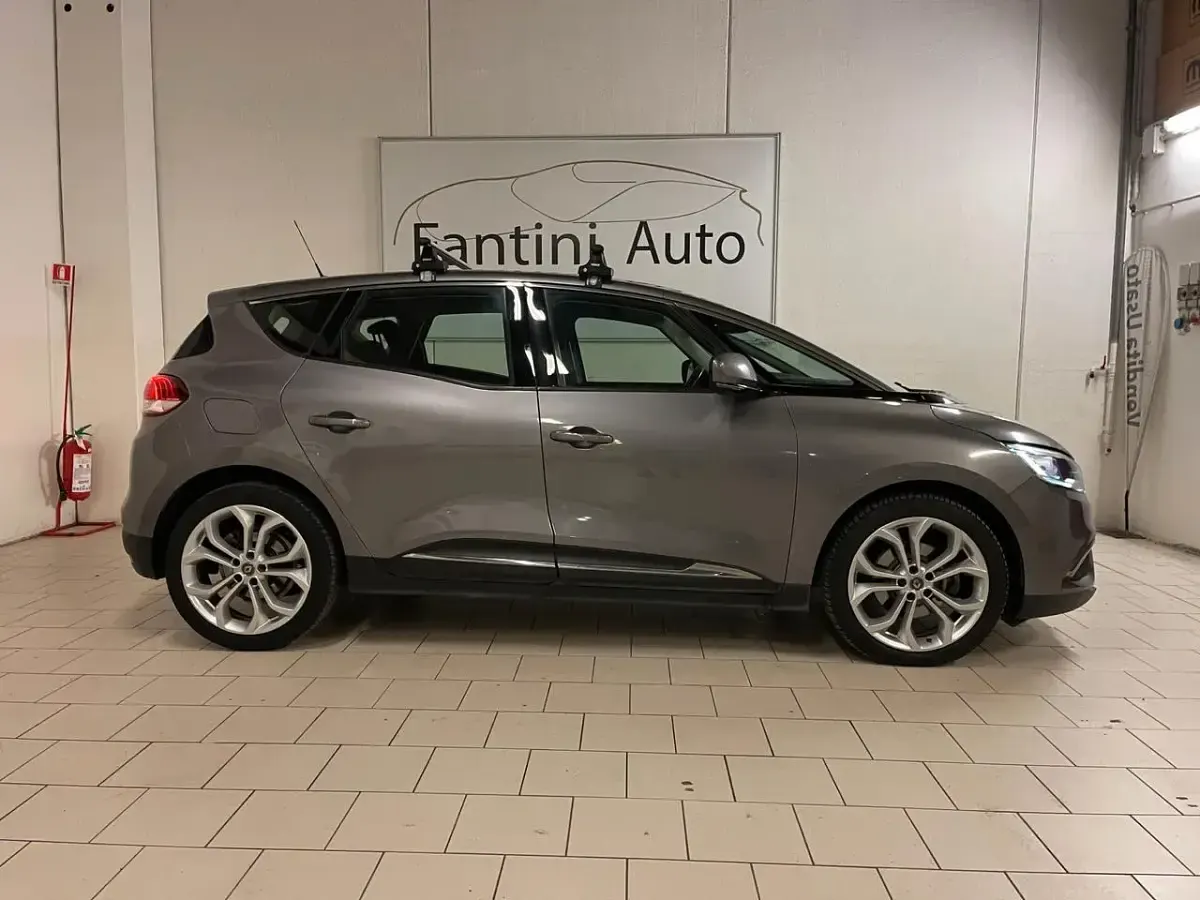 Usata Renault Scénic Zen 110 CV (80 kW) 2016 Argento Monovolume