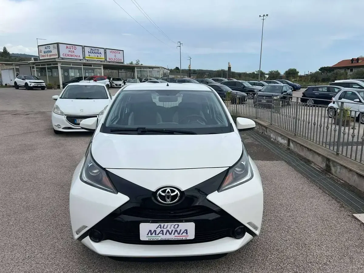 Brugt Toyota Aygo X-wave 69 HK (50 kW) 2016 Hvid Hatchback