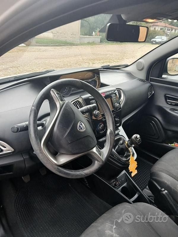 Usata Lancia Ypsilon 69 CV (50 kW) 2018 Bianco Utilitaria
