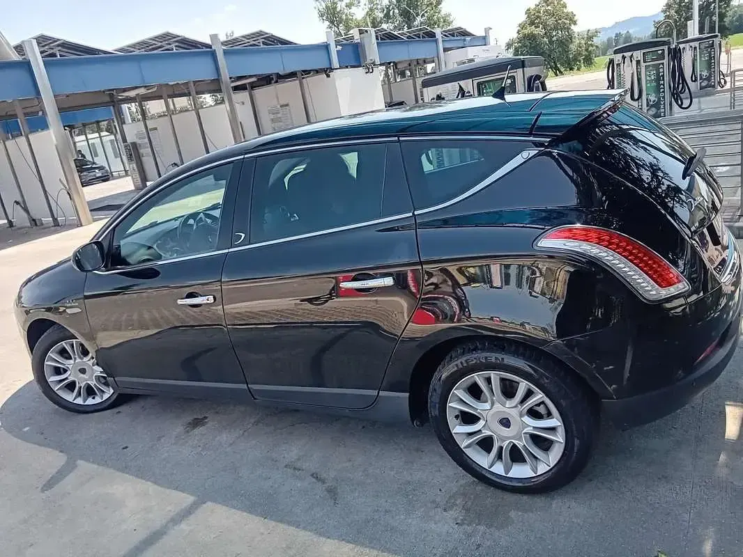 Usata Lancia Delta 120 CV (88 kW) 2010 Utilitaria