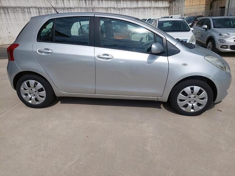 Usata Toyota Yaris Sol 84 CV (61 kW) 2007 Grigio Utilitaria