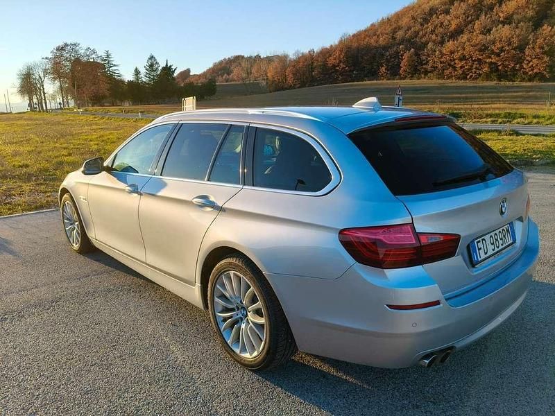 Usata BMW 520 Luxury Line 190 CV (139 kW) 2016 Argento Station wagon