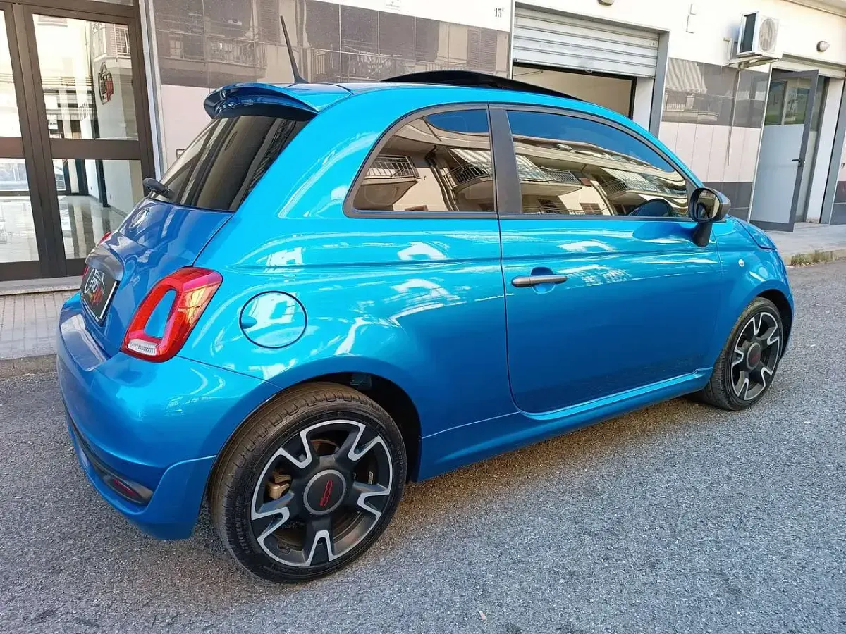 Usata Fiat 500 Lounge 105 CV (77 kW) 2016 Blu/azzurro Utilitaria