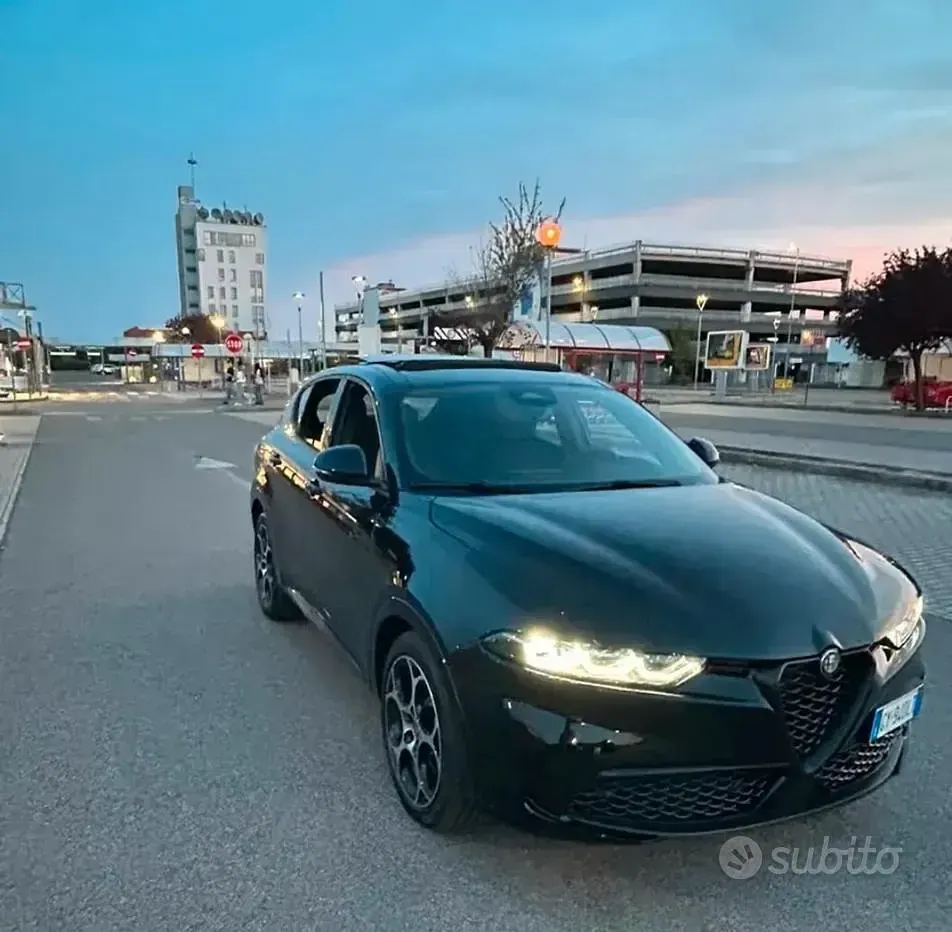 Usata Alfa Romeo Tonale Sprint 160 CV (117 kW) 2025 SUV