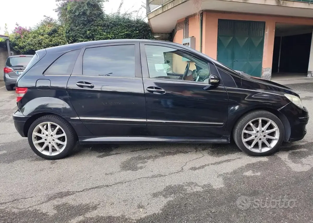 Usata Mercedes B180 140 CV (102 kW) 2007 Nero Monovolume