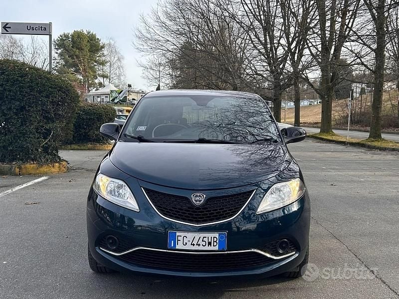 Usata Lancia Ypsilon Platinum 69 CV (50 kW) 2016 Blu Utilitaria