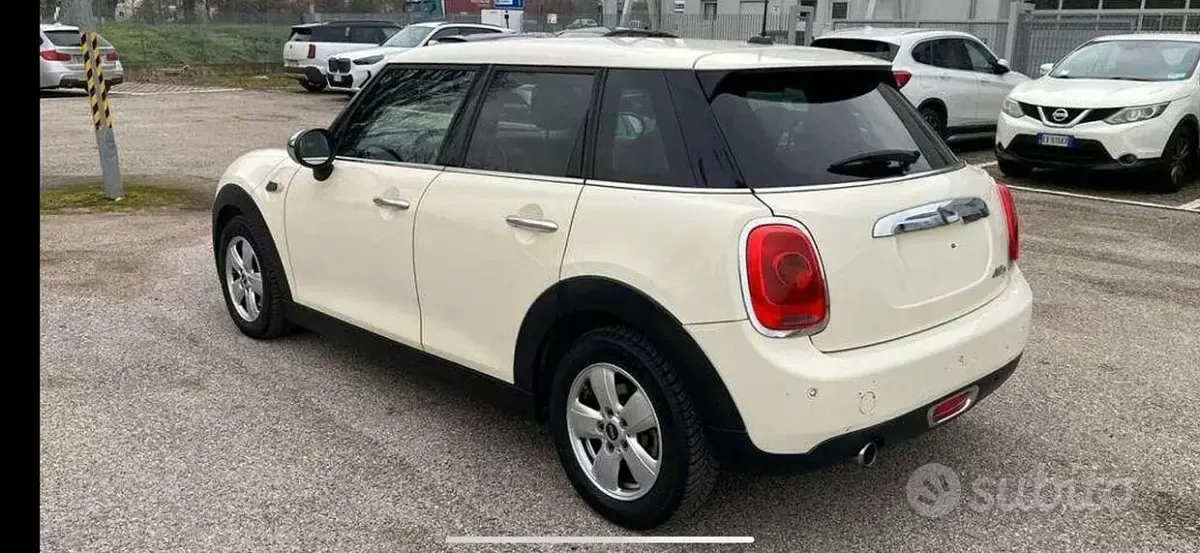 Usata Mini One D 95 CV (69 kW) 2016 Beige Utilitaria
