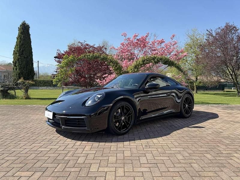 Usata Porsche 911 Carrera 385 CV (283 kW) 2021 Nero jet metallizzato Coupé