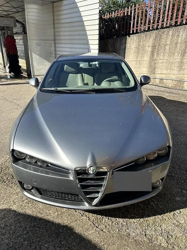 Usata Alfa Romeo 159 120 CV (88 kW) 2006 Marrone Berlina