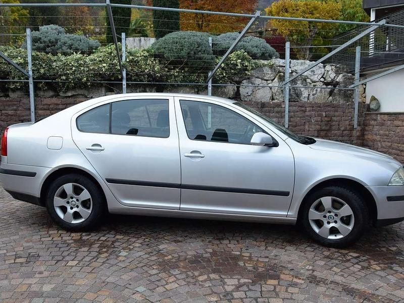 Usata Skoda Octavia Ambiente 105 CV (77 kW) 2007 Argento Berlina