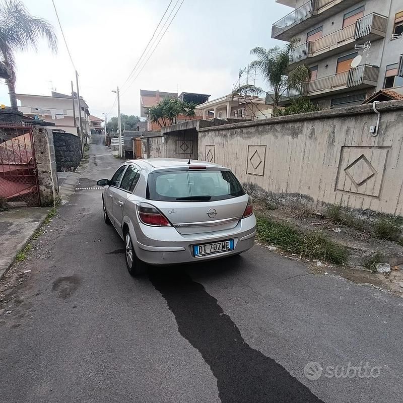 Usata Opel Astra 90 CV (66 kW) 2010 Grigio Utilitaria
