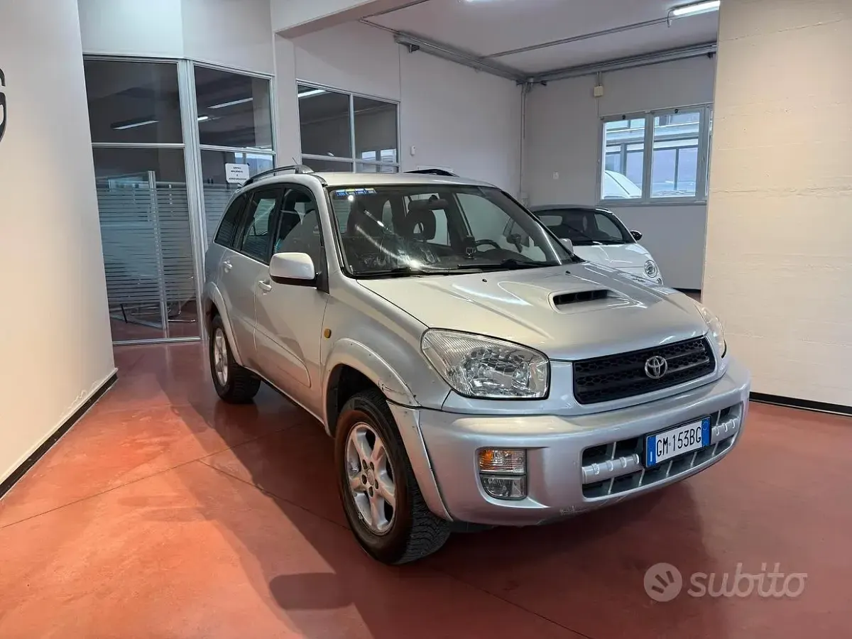 Usata Toyota RAV4 116 CV (85 kW) 2003 Grigio SUV