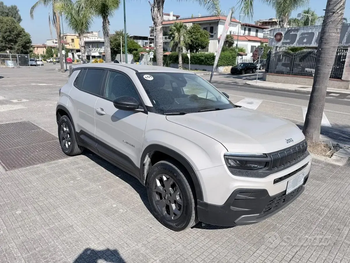Usata Jeep Avenger Longitude 101 CV (74 kW) 2024 Beige SUV