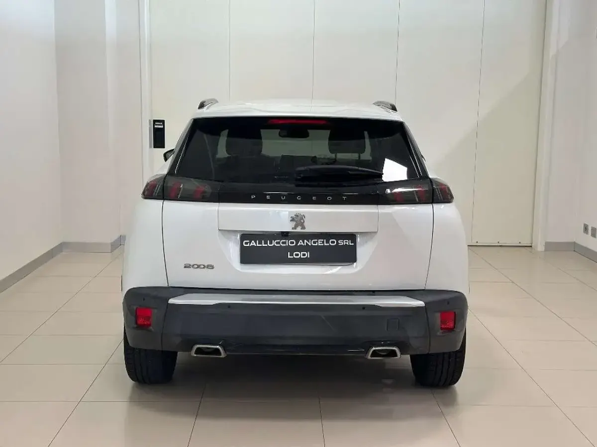 Usata Peugeot 2008 Allure 131 CV (96 kW) 2021 Bianco SUV