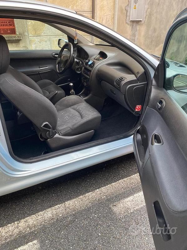 Usata Peugeot 206 75 CV (55 kW) 2001 Blu Berlina