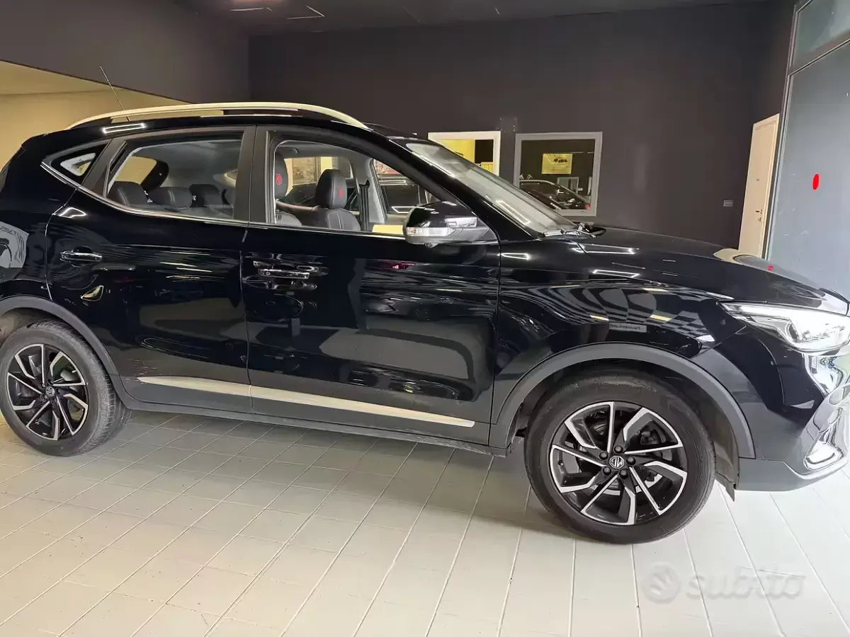 Usata MG ZS Luxury 106 CV (77 kW) 2024 Nero SUV