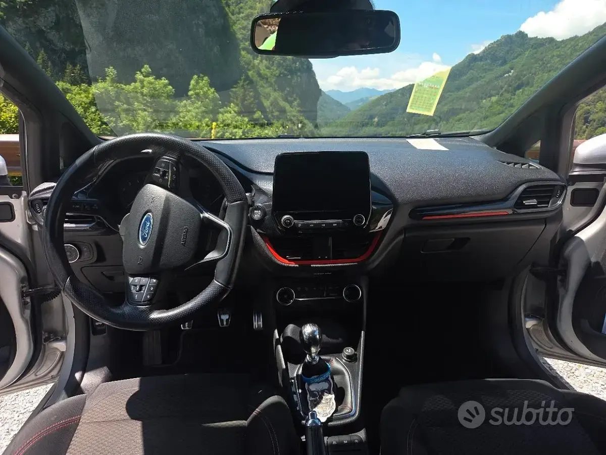 Usata Ford Fiesta ST-Line 101 CV (74 kW) 2019 Grigio Utilitaria